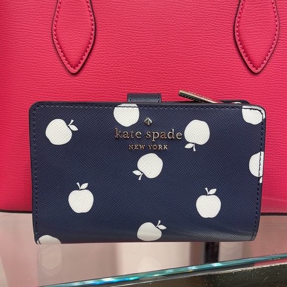 Kate Spade Staci Large White Apple Compartment Bifold Wallet
BLAZER BLUE MULTI - Picture 9 of 16